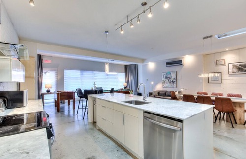 Maisonneuve Apartment | Downtown VIP Adventure & Luxury Sanctuary - Sleeps 14