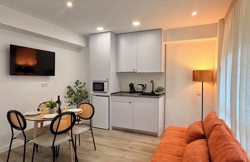 Puerta del Angel Apartment | dozzZe Madrid Río