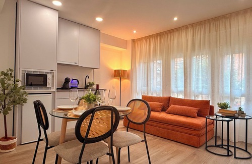 Puerta del Angel Apartment | dozzZe Madrid Río