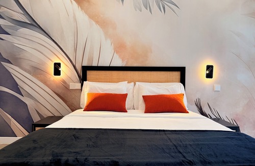 Puerta del Angel Apartment | dozzZe Madrid Río