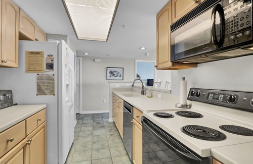 Shell Island Condo | DR 1405 - Beautiful oceanfront condo with tennis, pool and easy beach access