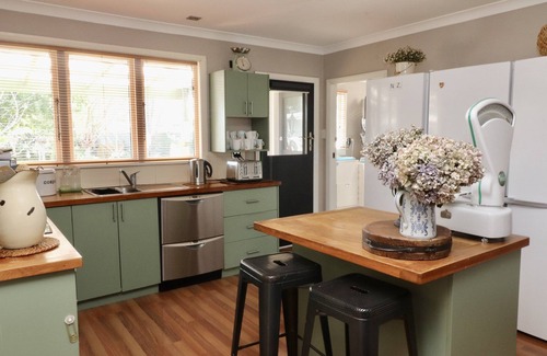 Grovetown Bed & Breakfast | Dragonflycottage, Fully equiped 2 bathrooms, kitchen, 4 bedrooms st
