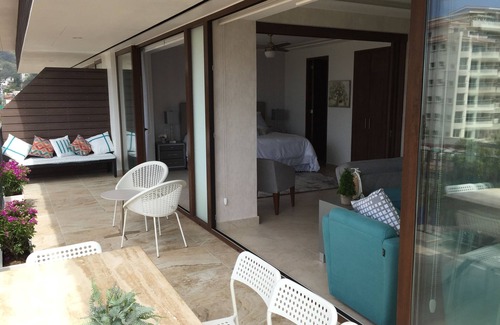 Emiliano Zapata Apartment | Dramatic Ocean View Apt in Romantic Zone, with MANTAMAR BEACH CLUB ACCESSS.