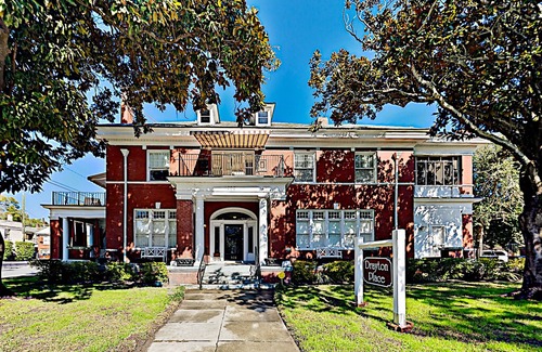 Thomas Square Apartment | Drayton Place 1B | Downtown Gem with Full Kitchen | Walk to Eateries & Venues