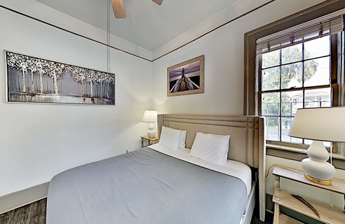 Thomas Square Apartment | Drayton Place 1B | Downtown Gem with Full Kitchen | Walk to Eateries & Venues
