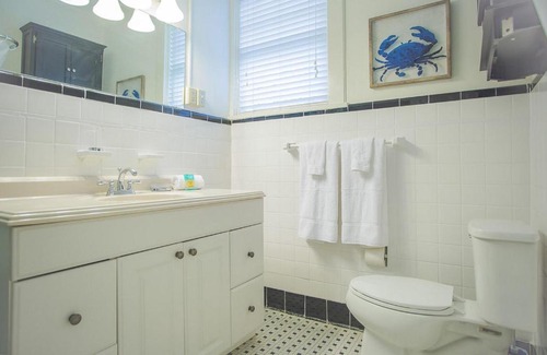 Thomas Square Apartment | Drayton Place Unit 3 by Lucky Savannah