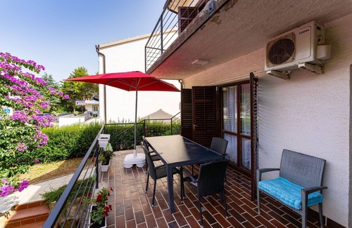 Zrce Apartment | Drazen Charming First Floor Apartment