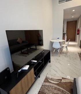 Masdar City Apartment | Dream F1 Airport Studio Pool & Gym