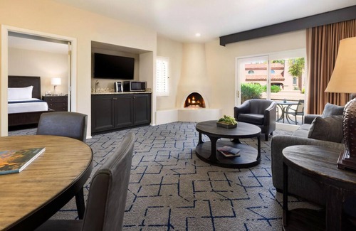 South Scottsdale Resort | Dream Getaway! 2 Spacious Units, 5 Pools, Spa, Short Drive to Phoenix Zoo!