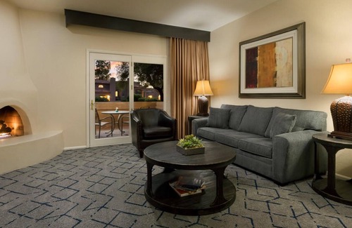 South Scottsdale Resort | Dream Getaway! 2 Spacious Units, 5 Pools, Spa, Short Drive to Phoenix Zoo!