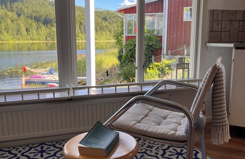 Grasmark House | Dream house with home office and private beach right on the lake