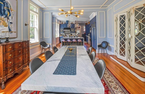 Chatham Crescent House | Dream in Savannah Estate with 8 bedrooms and AC, WiFi in delightful Savannah