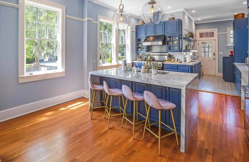 Chatham Crescent House | Dream in Savannah Estate with 8 bedrooms and AC, WiFi in delightful Savannah
