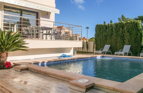 Son Moll House | Dream vacation in Mallorca ? With swimming pool and panoramic view in the distance.