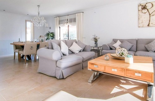 Son Moll House | Dream vacation in Mallorca ? With swimming pool and panoramic view in the distance.