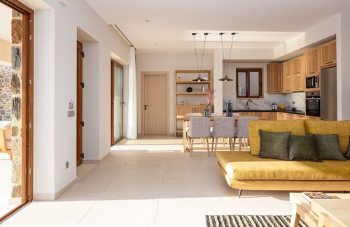 Livadia Villa | Dream vacation with stunning sunsets at Villa Violetta