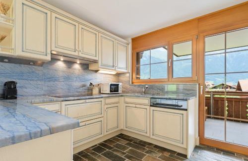 Iseltwald Apartment | Dream view of the lake and mountains