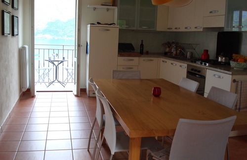 Lezzeno Apartment | Dream view - Spacious apartment with large garden