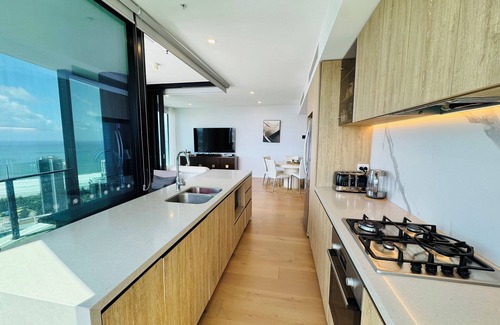 Broadbeach Apartment | “Dream View” @ The Star - Panoramic Ocean, City - 2 bed - Sleeps 5 - Broadbeach