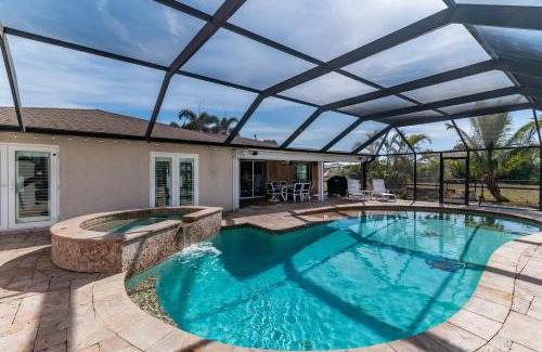Isles of Capri House | Dreamers Hideaway I Waterfront I Direct Access