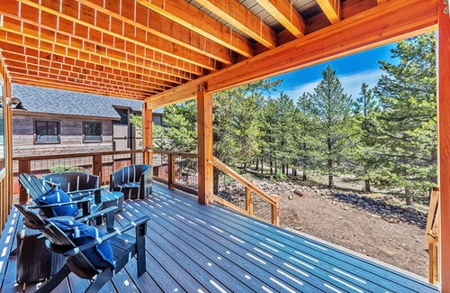 Truckee House | Dreams and Streams by Tahoe Mountain Properties