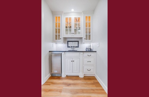 Hammondsport House | Dreamways: "Memorable Views + Pet Friendly!"