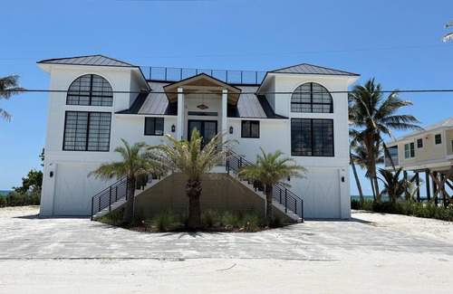 Palm Island House | "Dreamy Beachfront Getaway - Your Coastal Sanctuary Awaits!"
