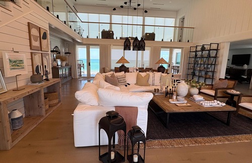 Palm Island House | "Dreamy Beachfront Getaway - Your Coastal Sanctuary Awaits!"