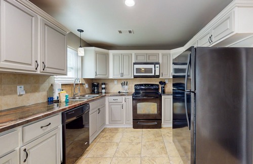 Indialantic House | Dreamy duplex with dog-friendly fenced yard, private outdoor living, AC, & W/D