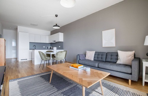 Erdberg Apartment | Dreamy Landstraße 1BR w/Pool, Playground & Gym, nr Shops, by Blueground