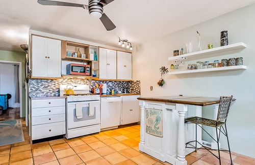 Ualapue Apartment | Dreamy oceanfront resort condo with pool, tennis courts, & beach access