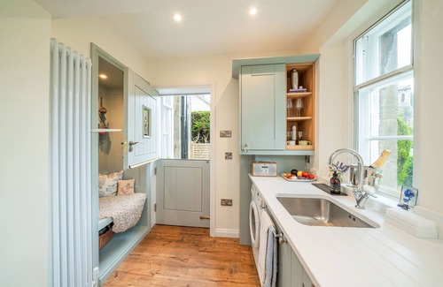 Birnam Apartment | Dreamy One Bedroom Apartment with Garden near Dunkeld