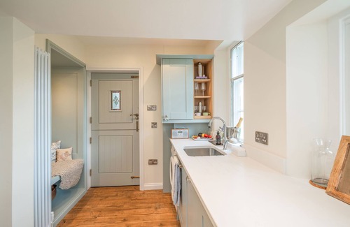 Birnam Apartment | Dreamy One Bedroom Apartment with Garden near Dunkeld