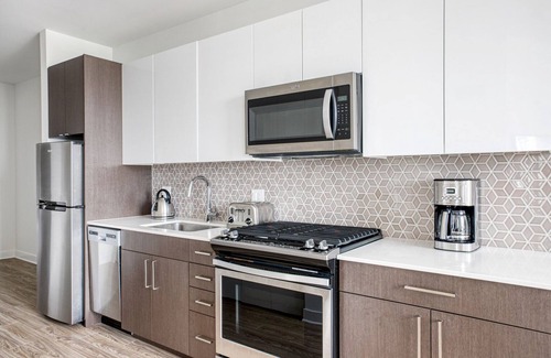 South Loop Apartment | Dreamy South Loop Studio w/Pool, Gym, Roof Deck, near L, by Blueground (#CHI430)
