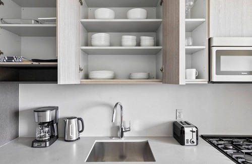 South Loop Apartment | Dreamy South Loop Studio w/Pool, BBQ & Gym, nr Grant Park, by Blueground
