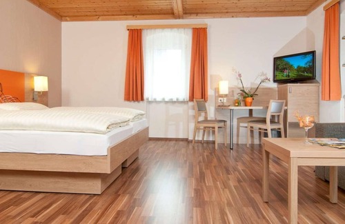 Treffen House | Dreibettzimmer mit Balkon - Hotel Kuchlerwirt