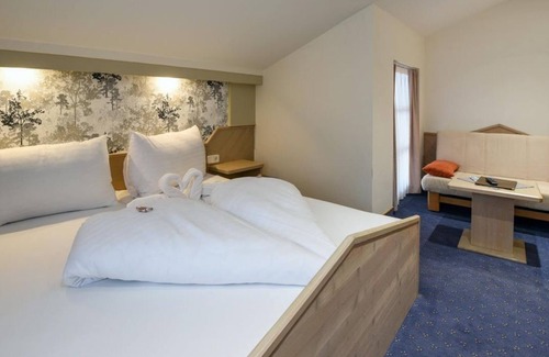 Haus im Ennstal Bed & Breakfast | Dreibettzimmer mit Bad, WC - HP - Golf- und Skipension Krug