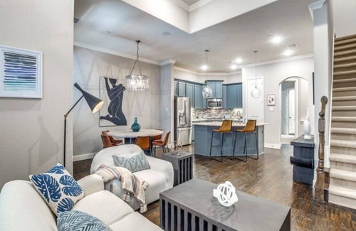 Plano House | Driem House Luxurious Home in Legacy - Long Term