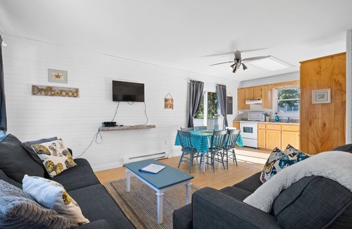 York Cottage | Drift Wood, Spacious 2 BRs, Living, Kitchen, Full Bathroom & a Patio