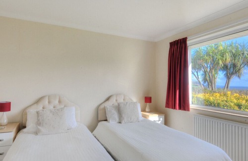 Charmouth House | Drift wood - Three Bedroom House, Sleeps 5