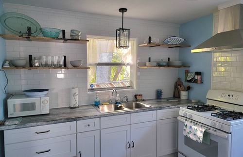 Daytona Beach House | Driftwood Daytona- Spacious 3 Bedroom Old Florida Charmer 10 min from Everything