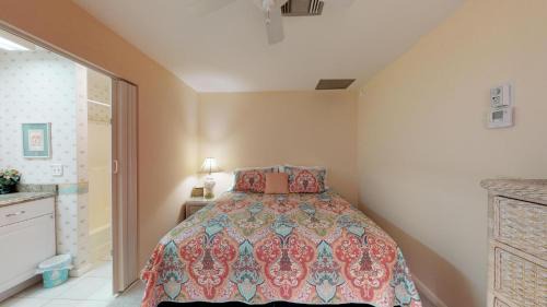 Isles of Capri Apartment | Driftwood Landing 10
