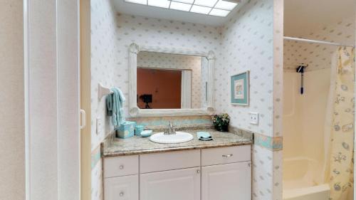 Isles of Capri Apartment | Driftwood Landing 10