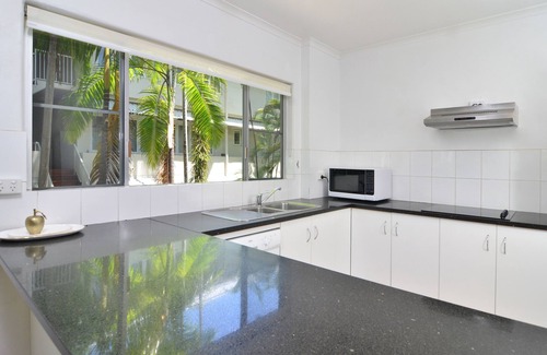 Port Douglas Hotel | Driftwood Mantaray