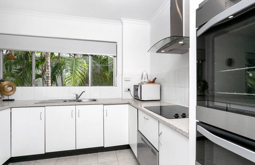 Port Douglas Hotel | Driftwood Mantaray