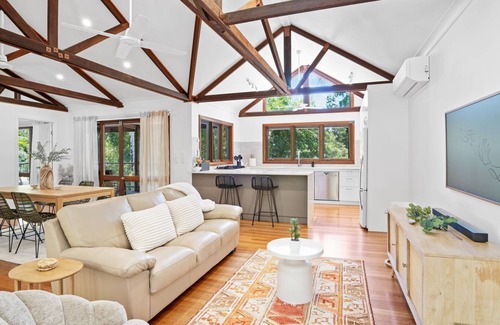 Rainbow Beach House | Driftwood - Rainbow Shores. Swimming pool, Wifi, beds made. Gorgeous home.