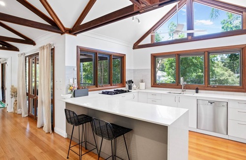 Rainbow Beach House | Driftwood - Rainbow Shores. Swimming pool, Wifi, beds made. Gorgeous home.