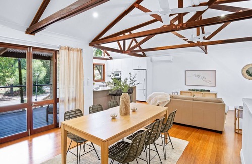 Rainbow Beach House | Driftwood - Rainbow Shores. Swimming pool, Wifi, beds made. Gorgeous home.