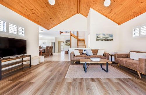 Dunsborough House | Driftwood - True Beachside Bliss with Games Galore