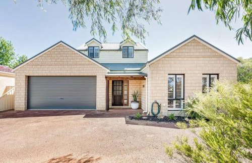 Dunsborough House | Driftwood - True Beachside Bliss with Games Galore